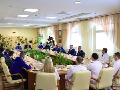 Председатель Думы Югры Борис Хохряков работает сегодня в Нижневартовске