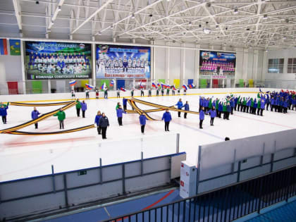 В Советском районе партийцы присоединились к флешмобу в поддержку военнослужащих