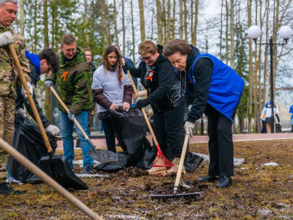 В городах и районах Югры прошли акции по благоустройству памятников защитникам Родины