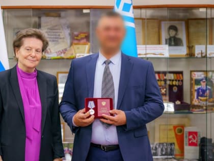 Губернатор Югры вручила от Путина награды участникам СВО