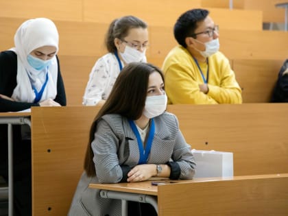 Студенты-медики из Индии и Египта учатся у специалистов Центра охраны материнства и детства в Сургуте