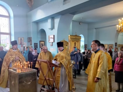 В Мегионе молитвенно помянули усопших, пострадавших в годину гонений за веру Христову