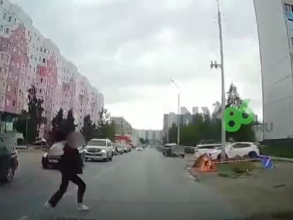 В Нижневартовске девочка попала под машину и теперь может лишиться глаза. ВИДЕО