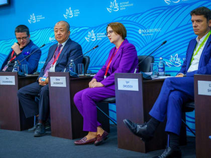 Замгубернатора Югры Елена Шумакова на ВЭФ приняла участие в дискуссии о развитии креативных индустрий