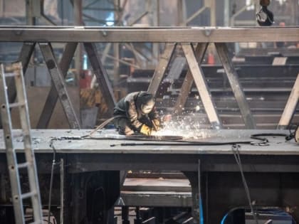 ​Александр Моор оценил влияние господдержки на промышленность региона