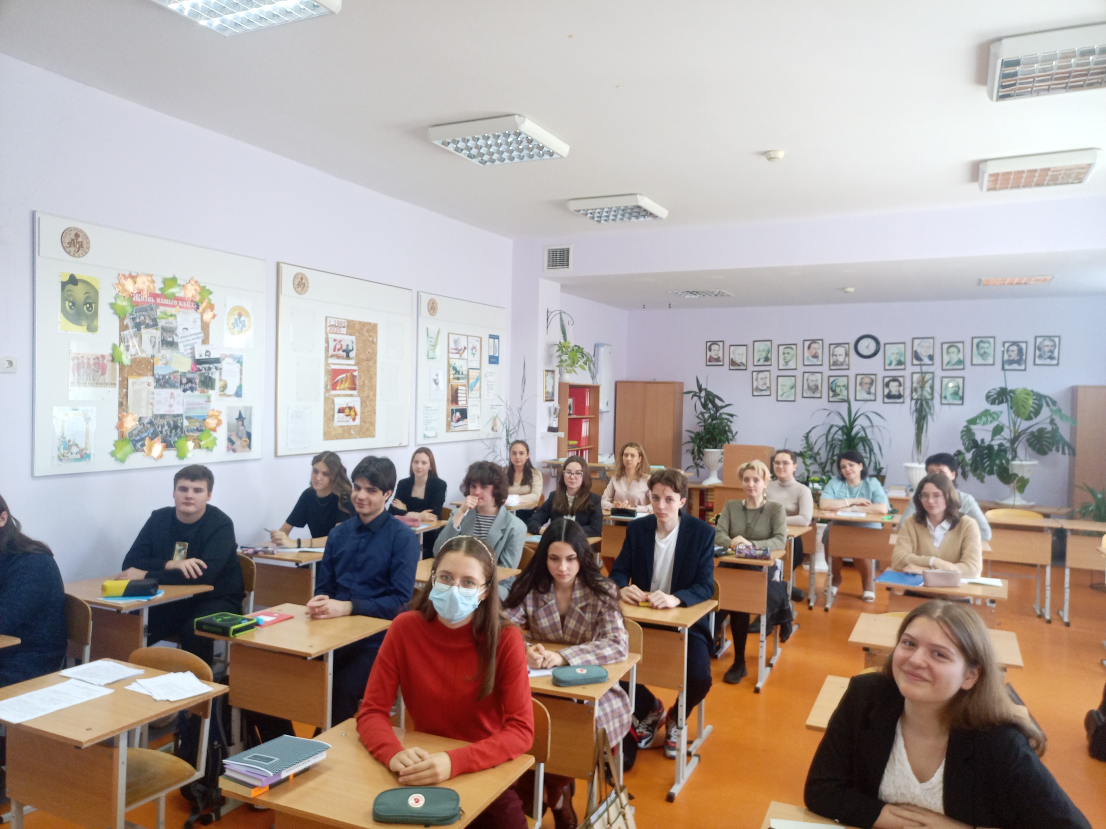 Гимназия 1 ханты мансийск. Встреча со школьниками. Гимназия фото. Фото учеников из гимназии.