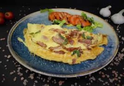 Omletă cu şuncă, ciuperci şi caşcaval