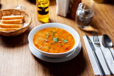 Ciorbă de legume cu obrăjori de vită
