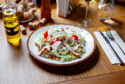 Salată Caesar