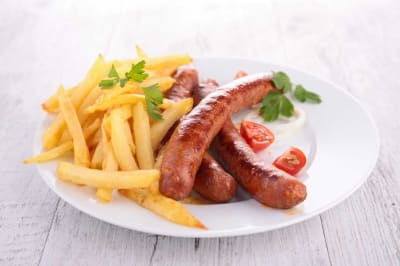 Cârnăciori proaspeţi de porc la grill
