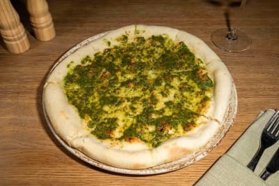 Focaccia cu pesto de casă