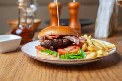 Meniu Juicy Bacon Burger