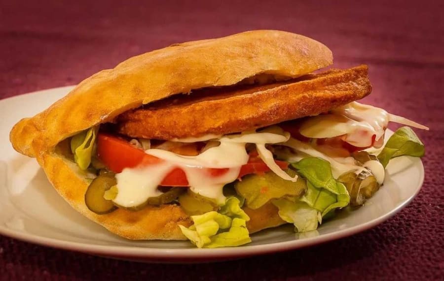 Hamburger Șnițel De Pui