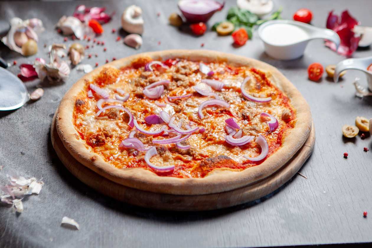 Pizza tonno e cipolla