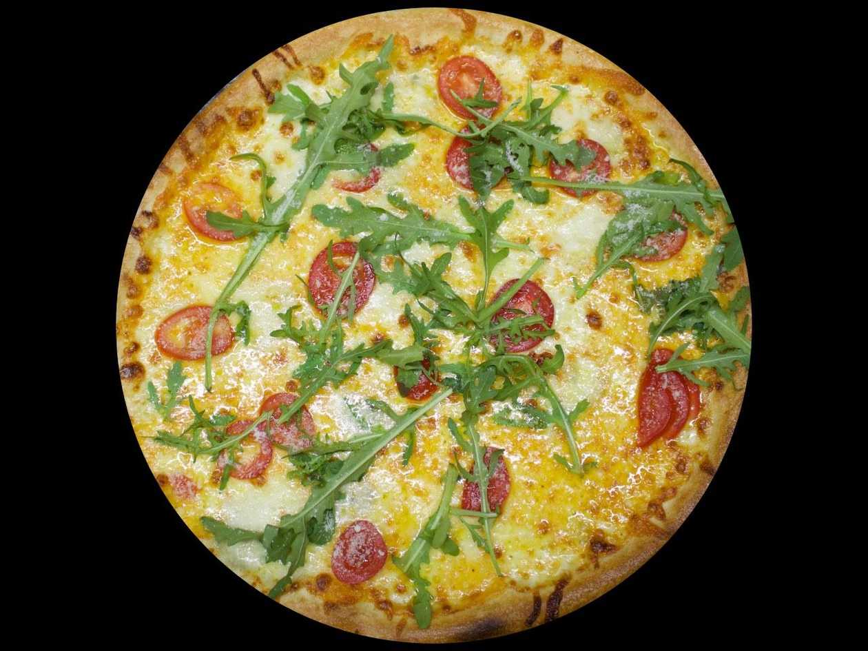 Pizza quattro formagi cu rosii cherry si rucola