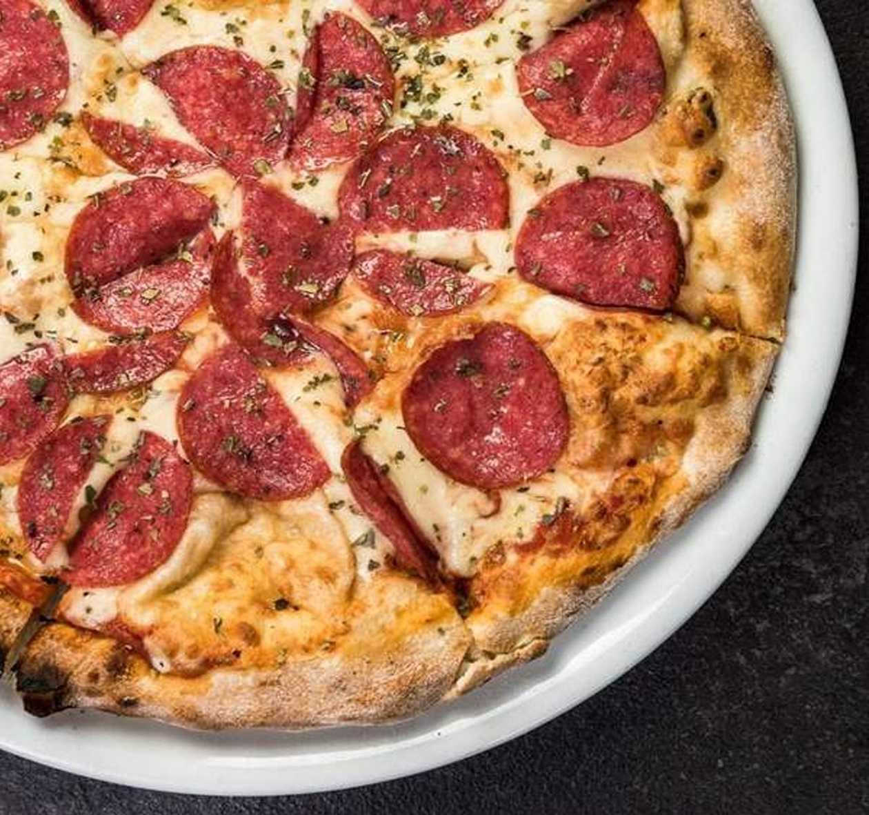 Pizza Con Salame