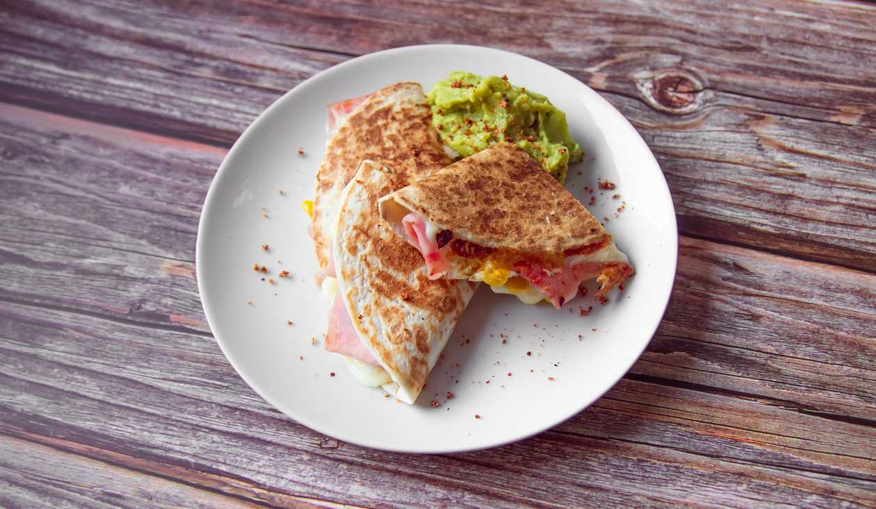 Quesadilla sunca si cascaval