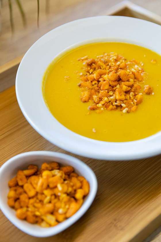 Supă cremă de porumb cu chilli și boabe de porumb picante