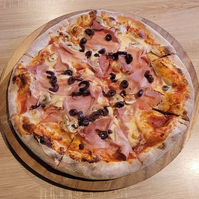 Pizza Prosciutto E Funghi