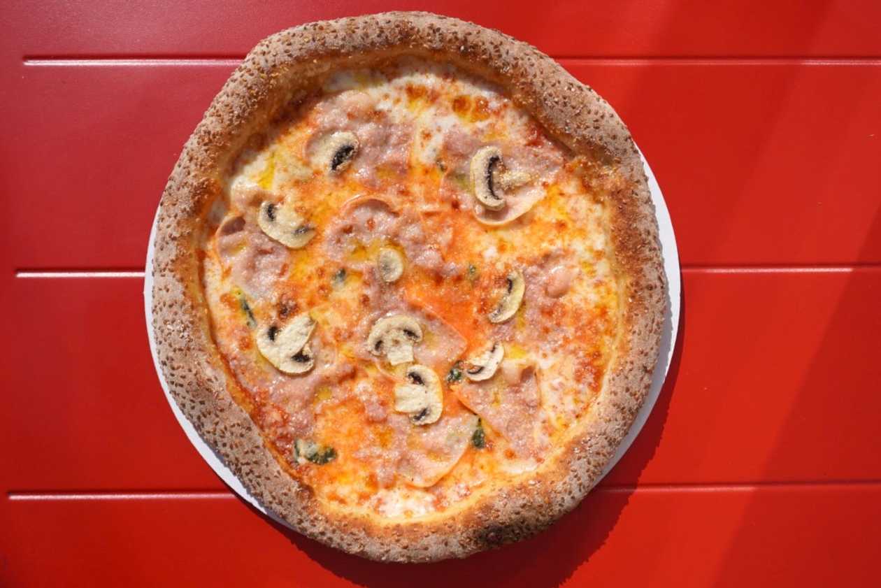 Pizza Prosciutto e Funghi