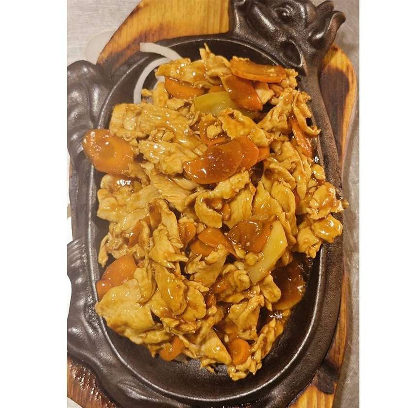 Pui cu Legume pe Placă Încinsă