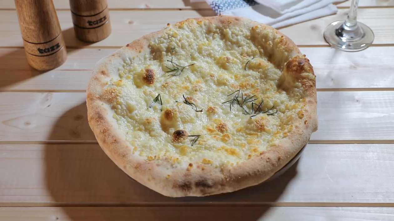 FOCCACIA CU PARMEZAN SI ROZMARIN