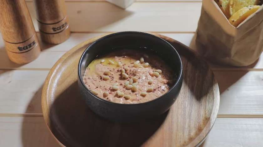 Humus cu ardei copți