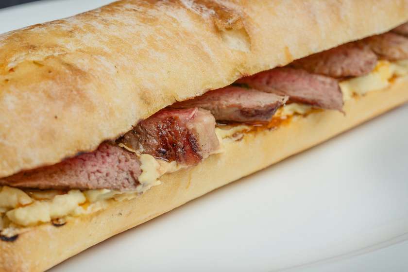 SANDWICH CU VITA SI HUMUS