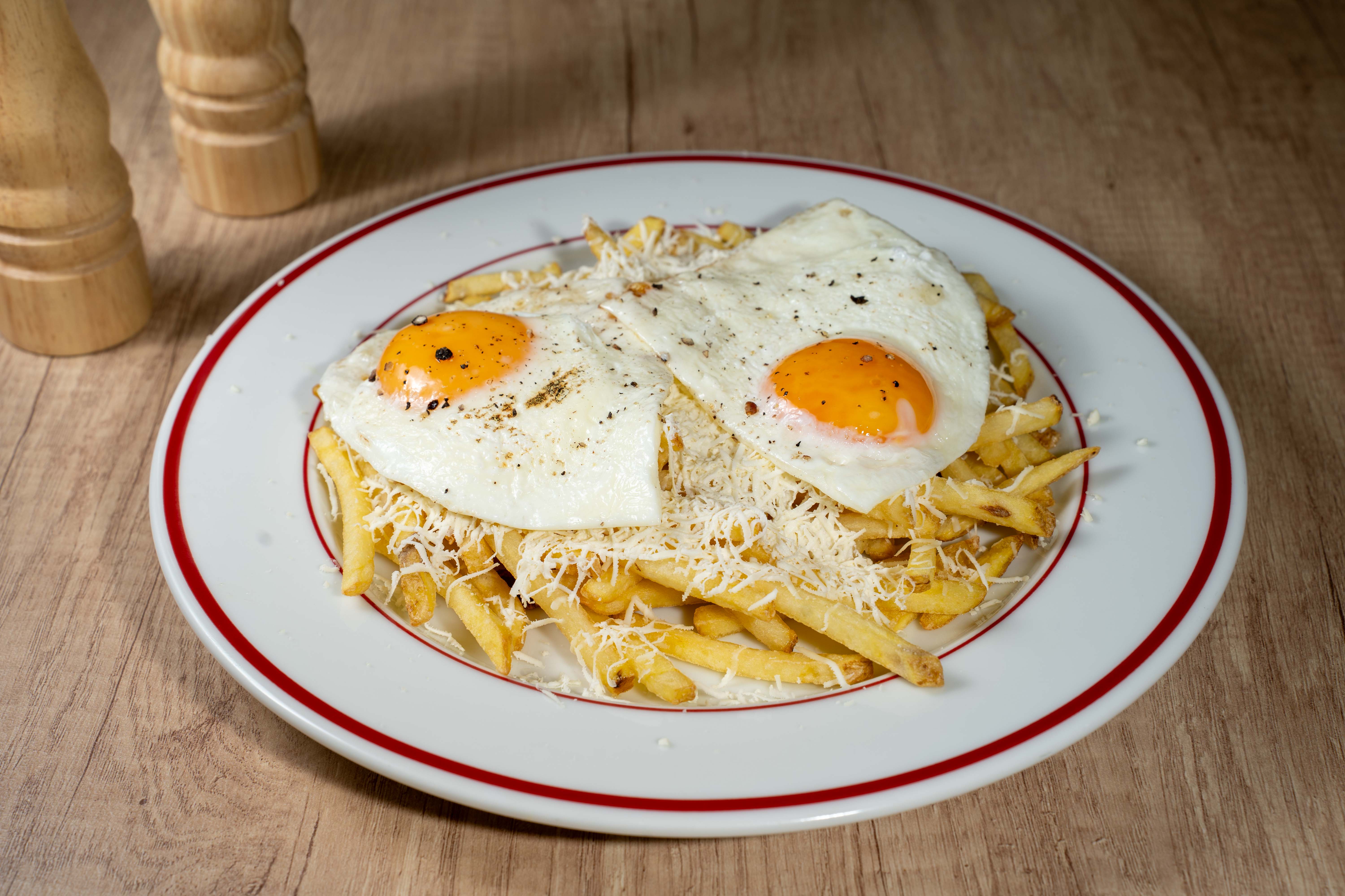 Cartofi pai cu 2 ochiuri și telemea