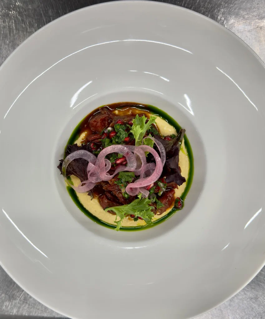 Hummus cu pulled beef