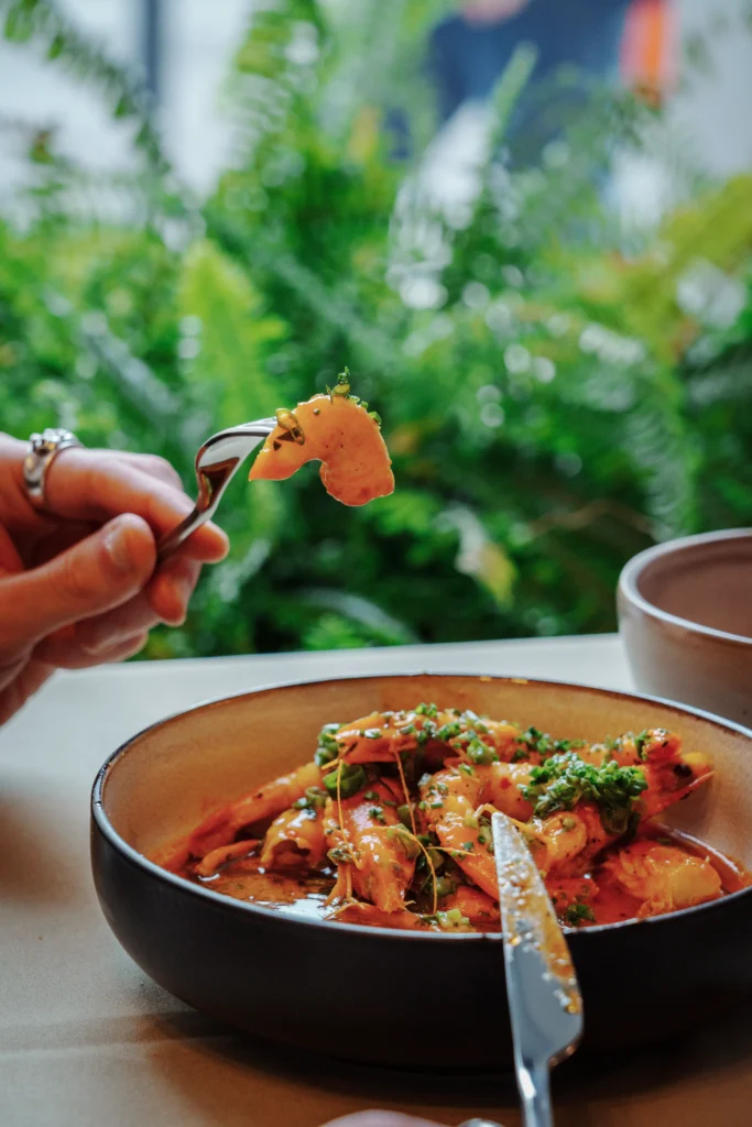 Creveti cu rosii si chimichurri