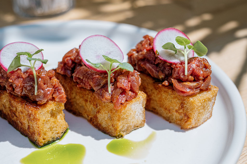 Tartare de vită pe pain perdu