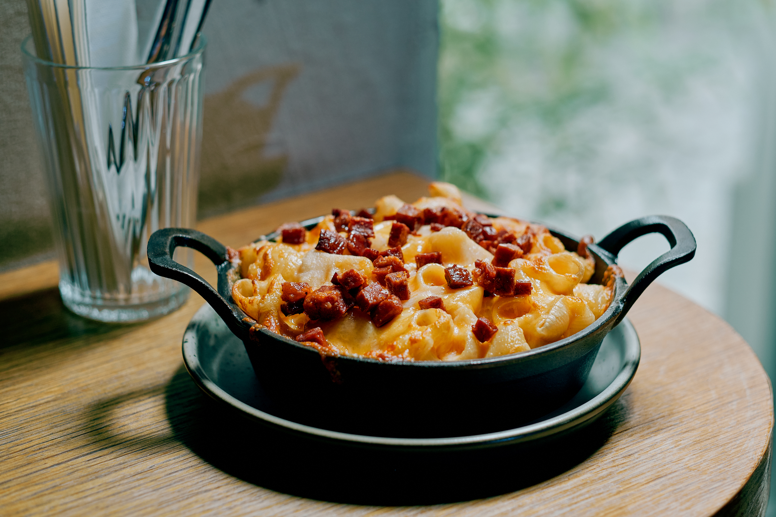 Mac and cheese cu chorizo