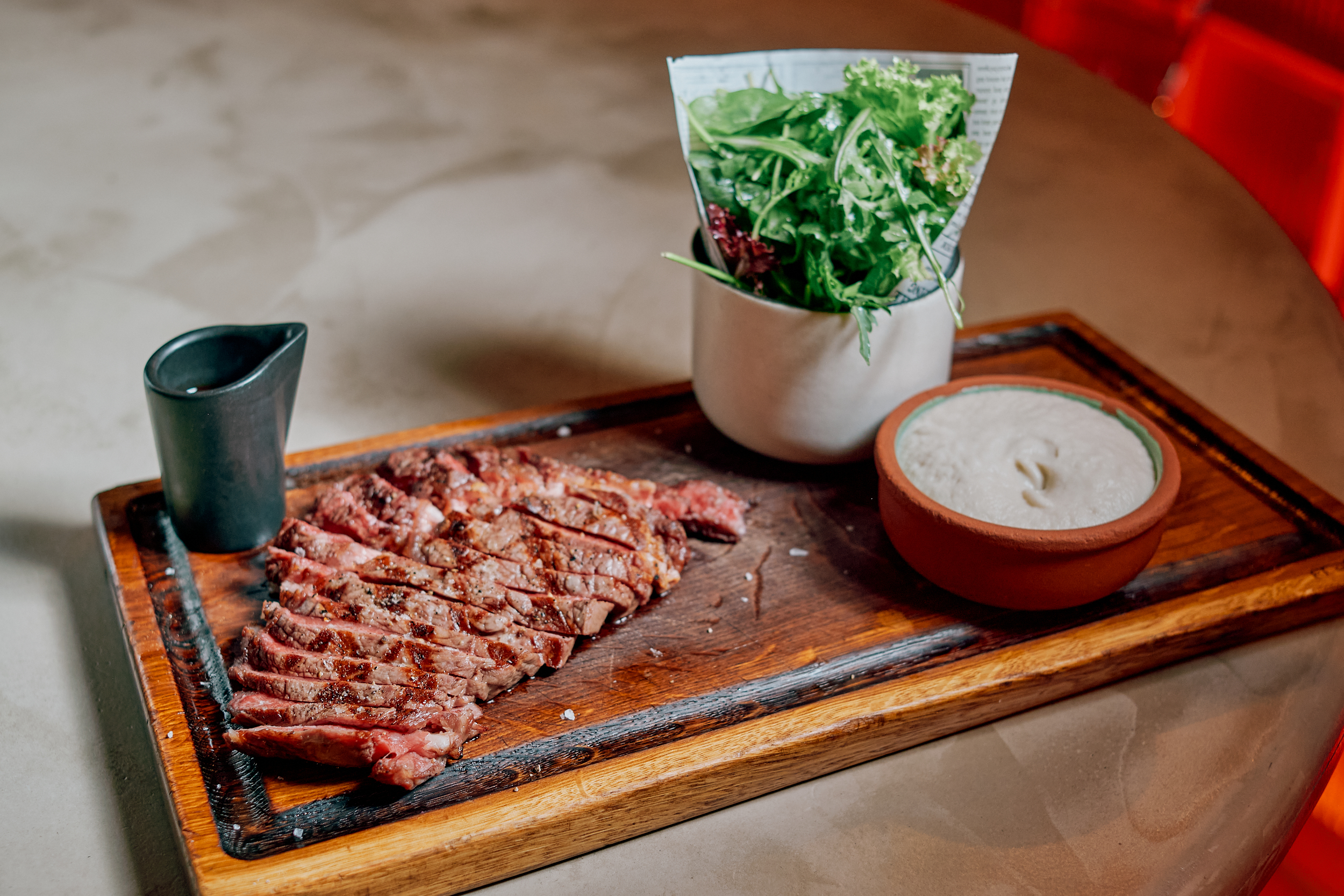 Antricot de vită - la grill cu cărbuni