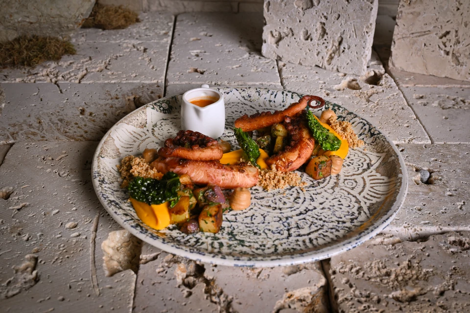 Polpo Arrosto con Radici e Bisque