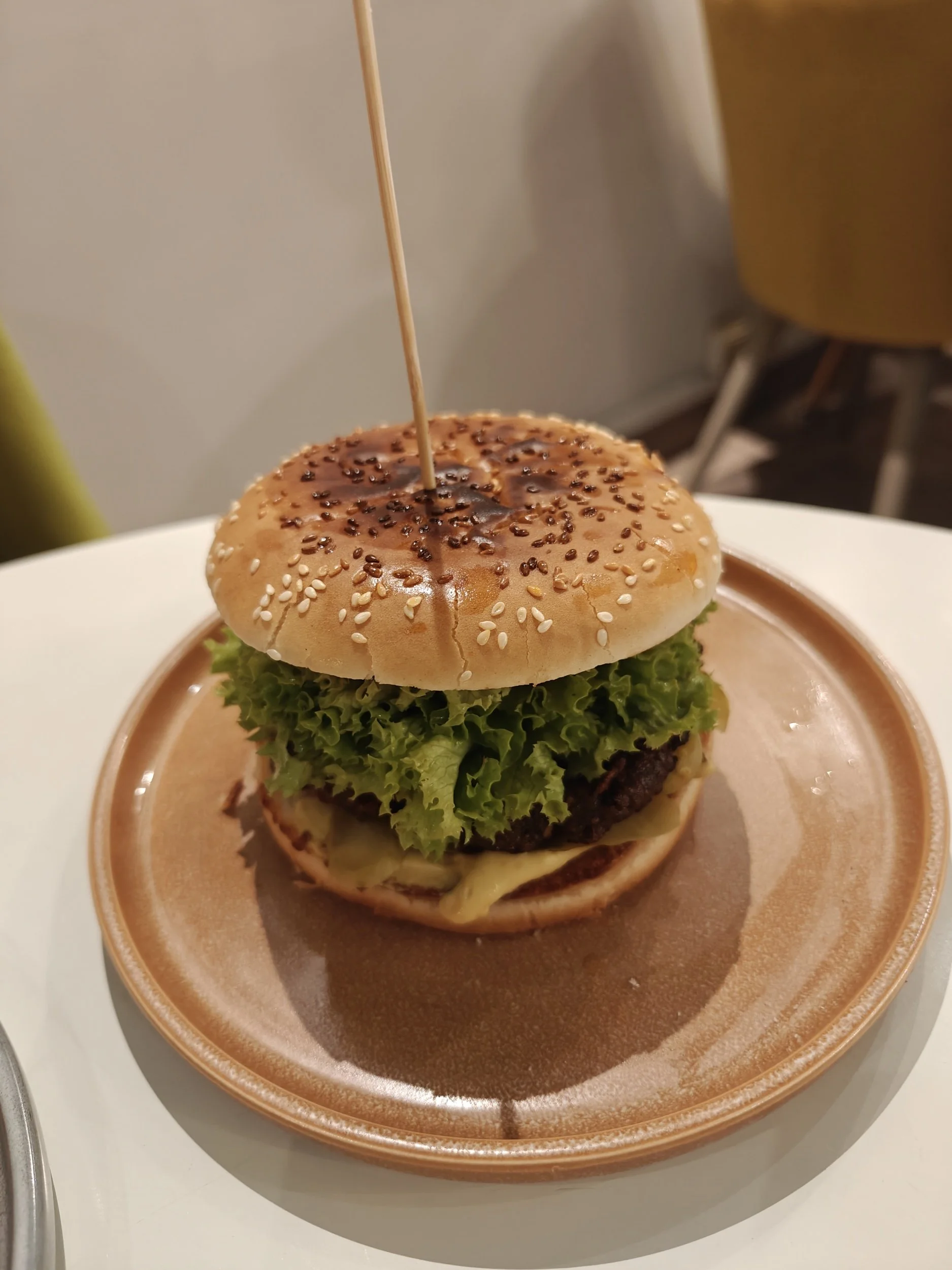 Vegan smash bunt burger