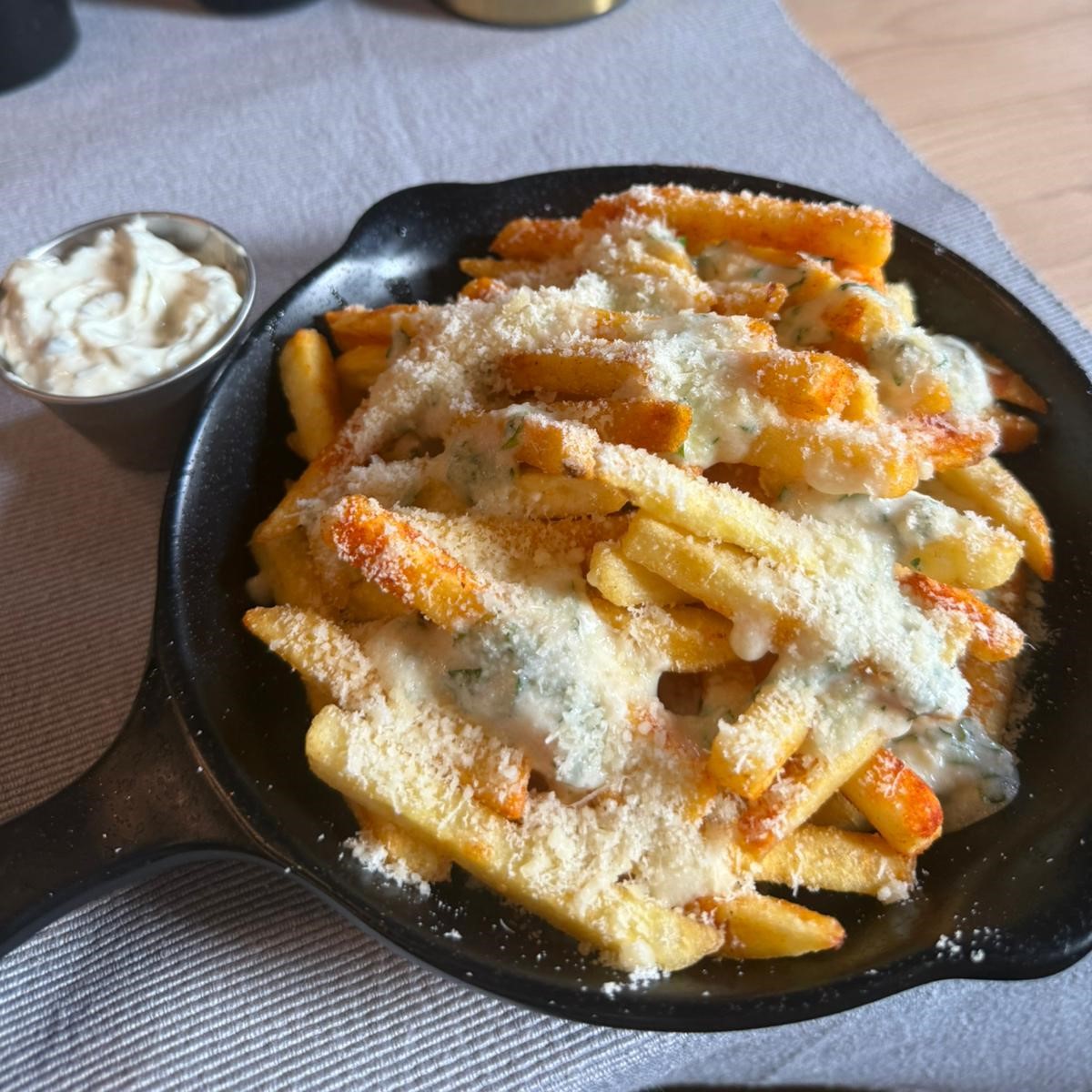 Garlic parmesan fries