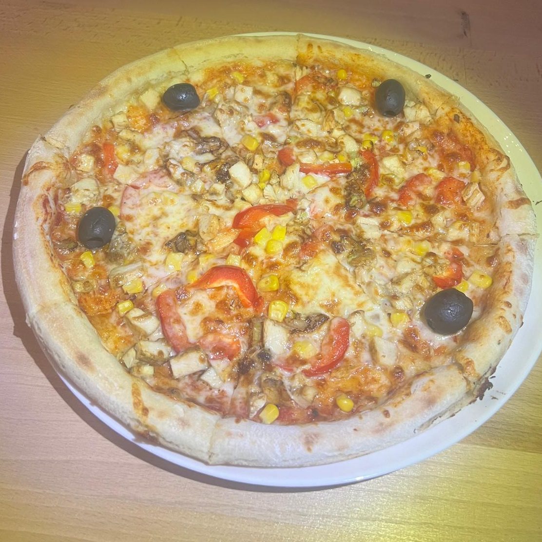 Pizza chicken alfredo