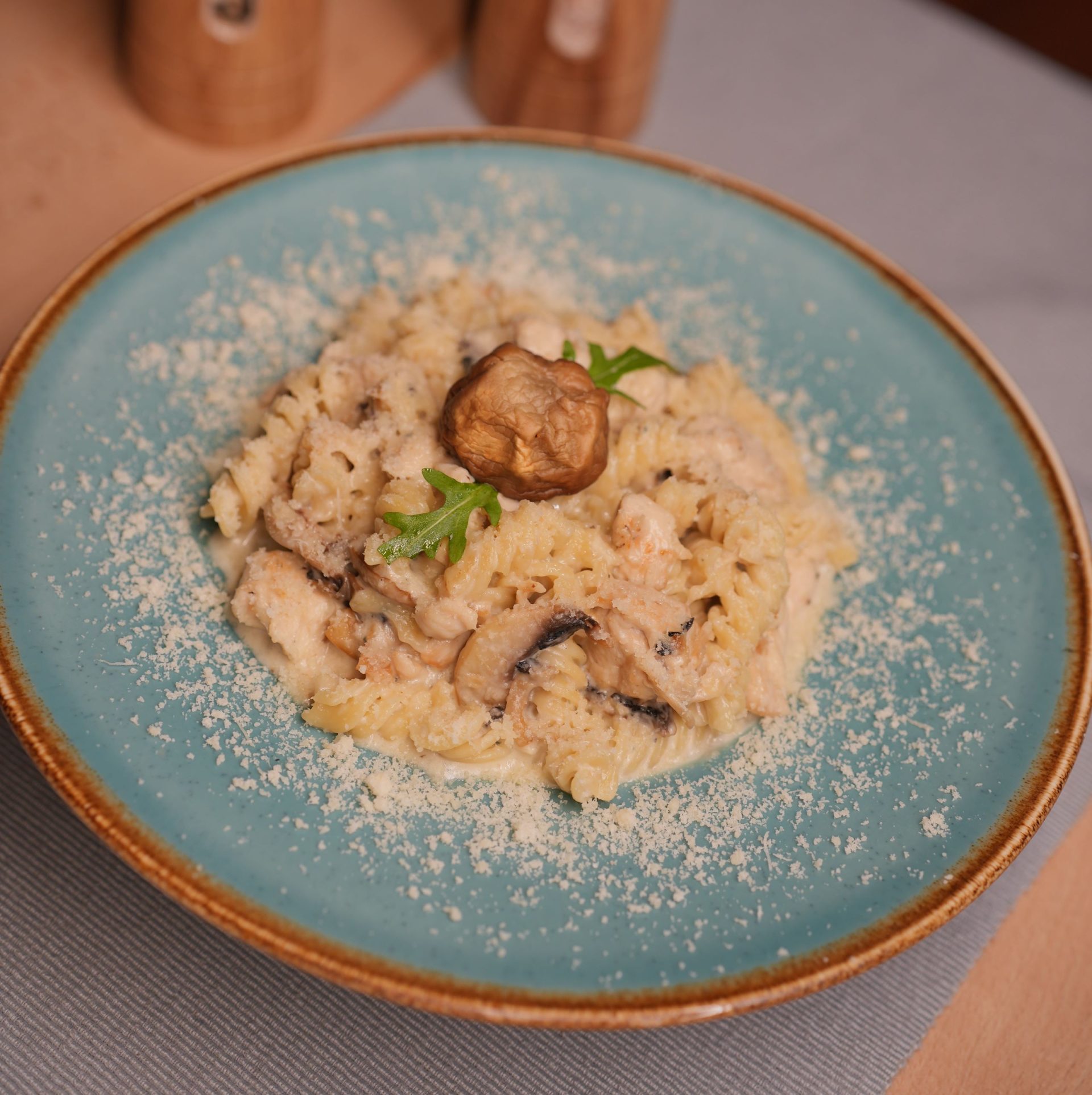 Pasta pollo e funghi