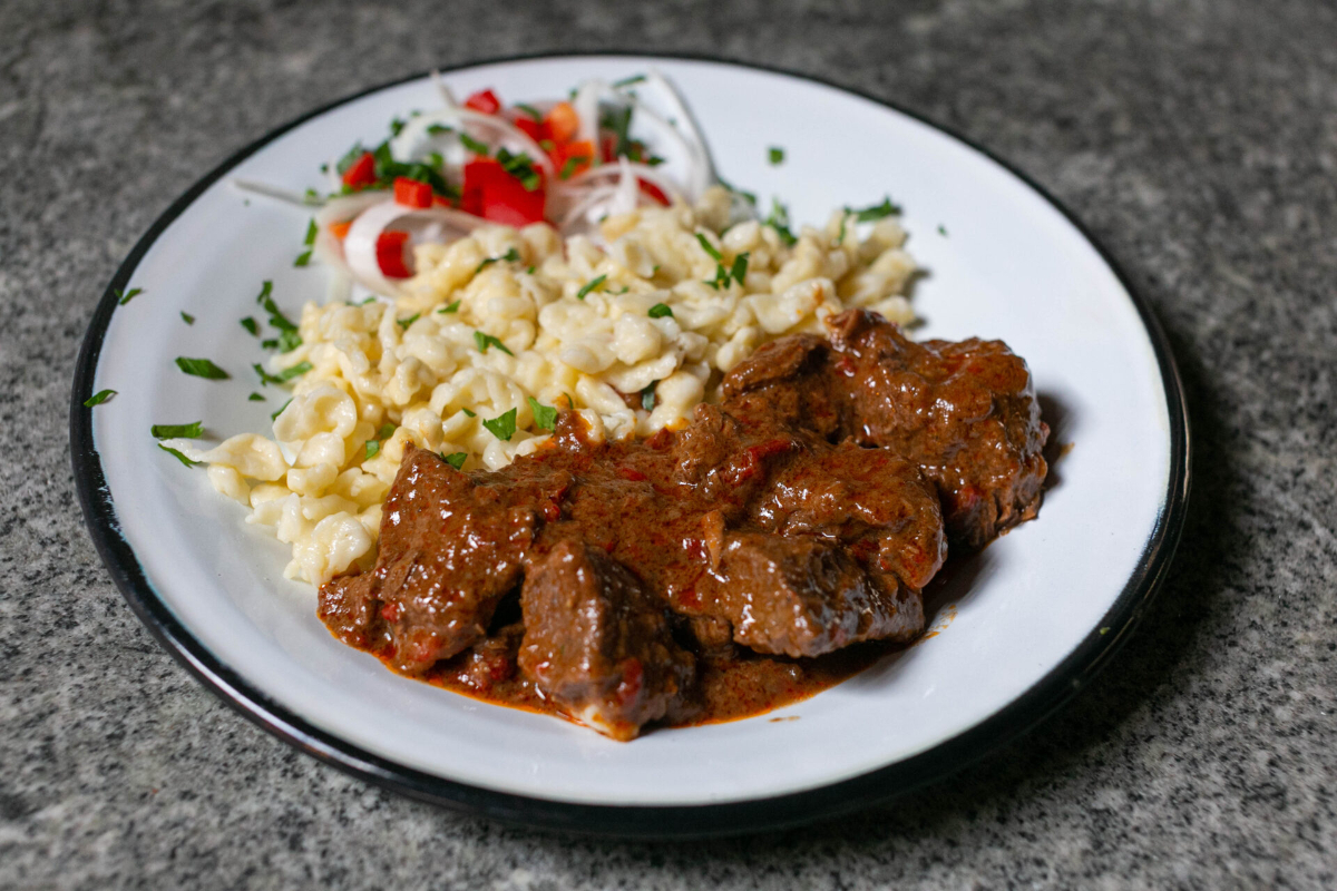 Tocană de vită cu găluște