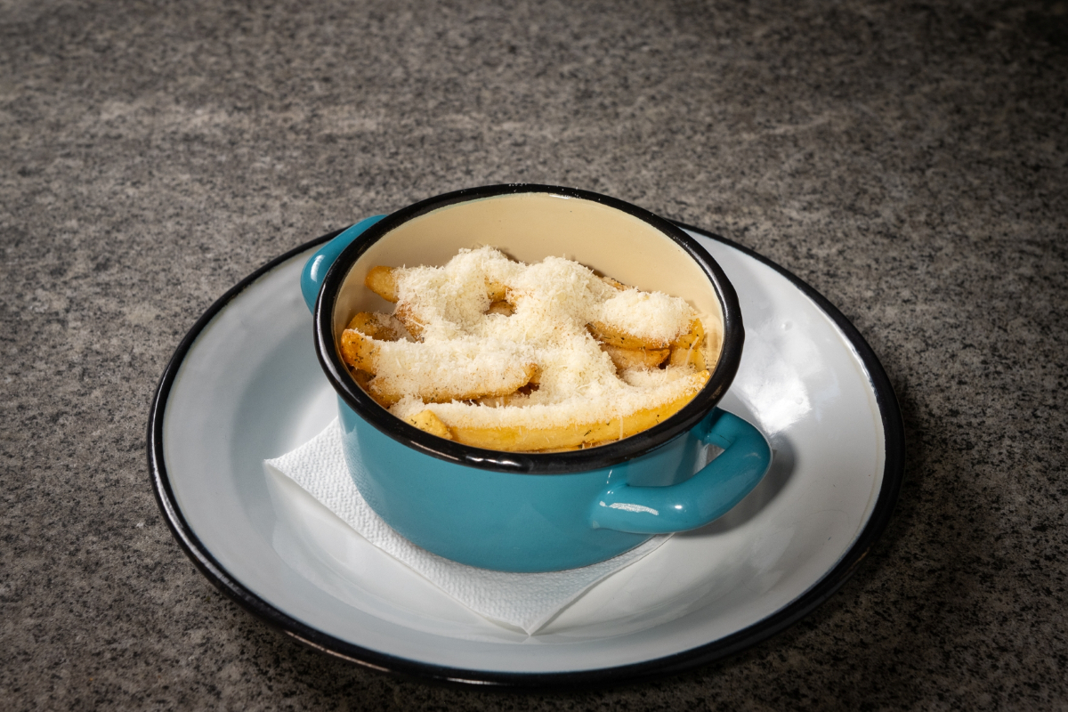 Cartofi Prăjiți cu Usturoi și Parmesan