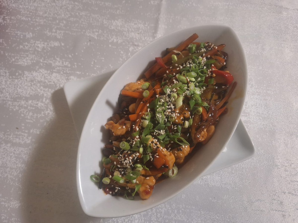 Tigaie Dulce-Picantă de Pui