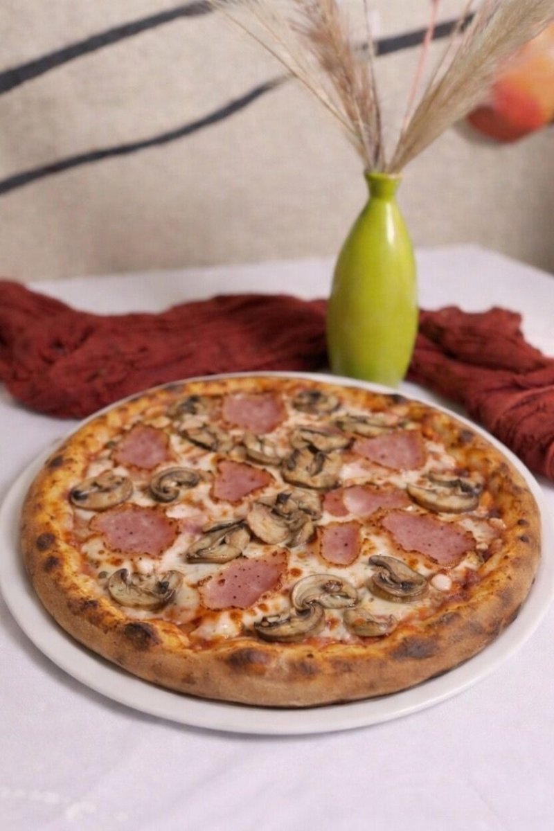 Pizza Prosciutto e Funghi