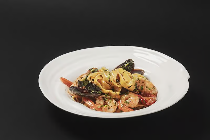 Tagliatelle cu fructe de mare