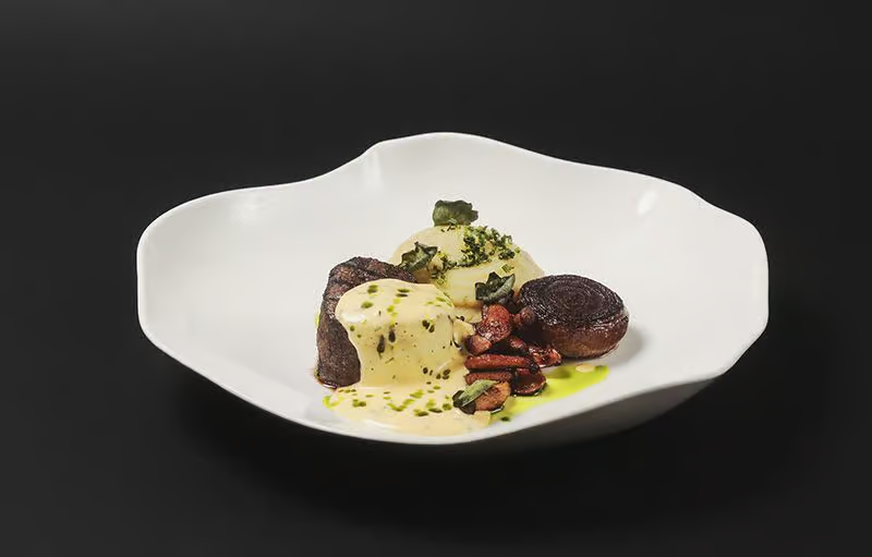 Mușchi de vită, cremă de cartofi cu trufe, ciupercă king oyster