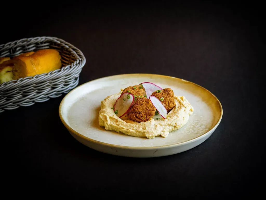 Hummus cu Focaccia și Falafel