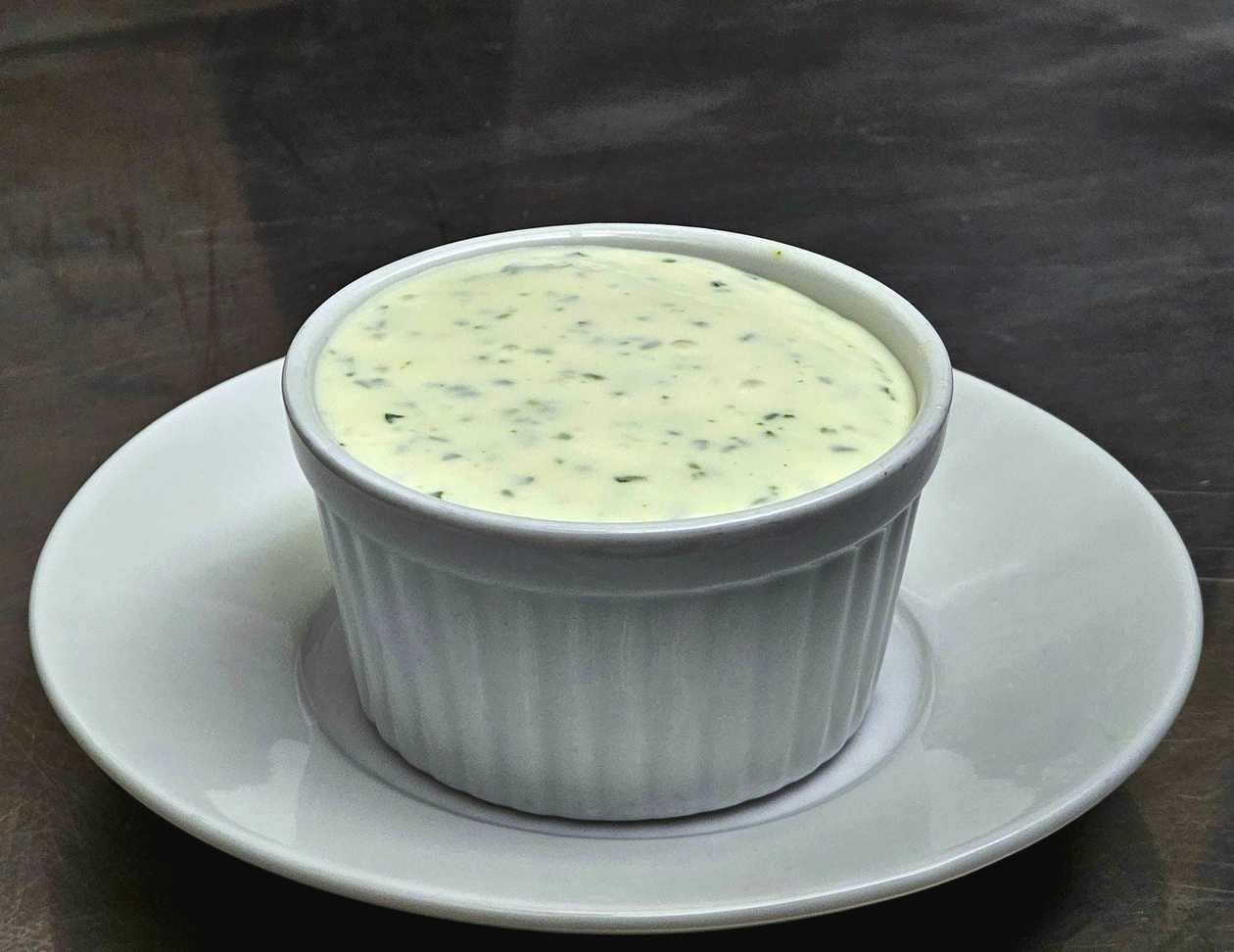 Sos ranch cu iaurt și usturoi