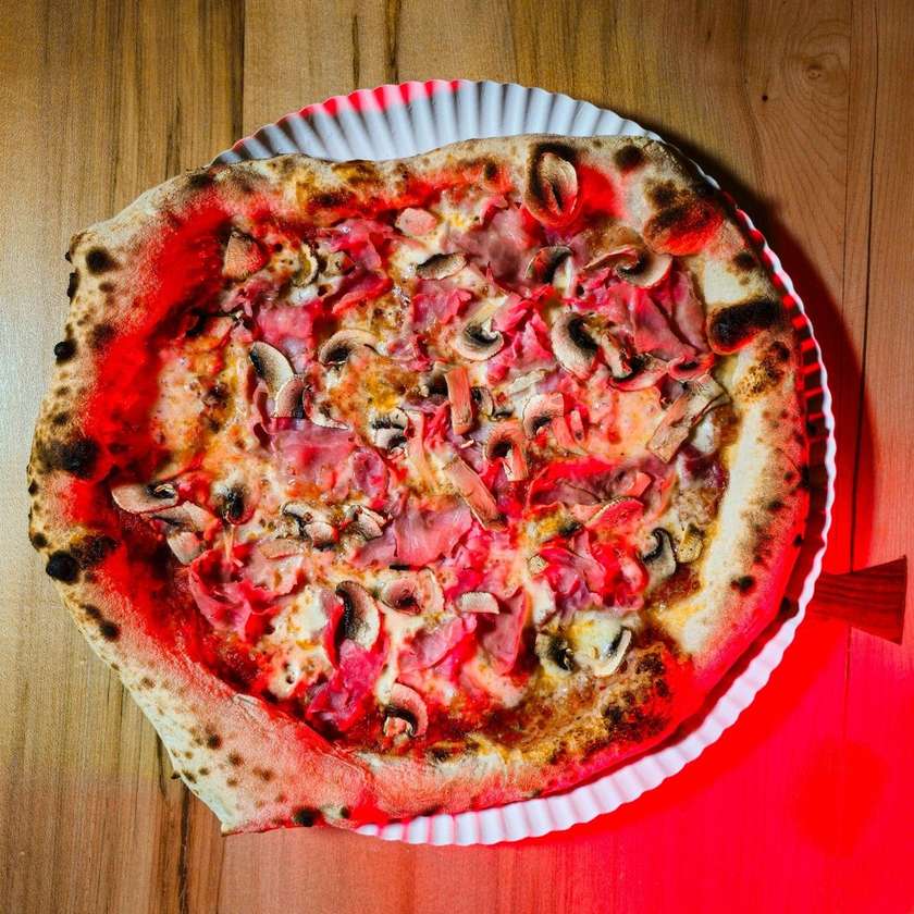 Pizza Prosciutto Funghi