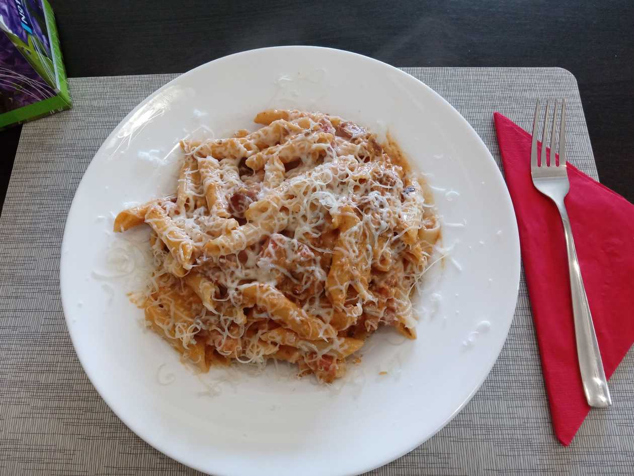 Penne bolognese