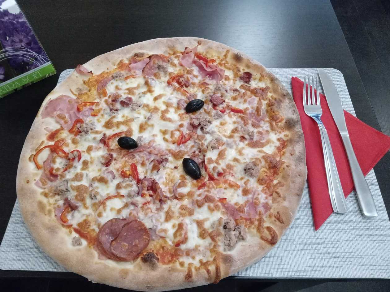 Pizza capricciosa